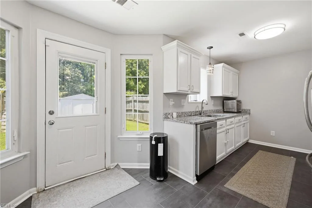 352 Circuit LN, NEWPORT NEWS VA 23608 thumb 9