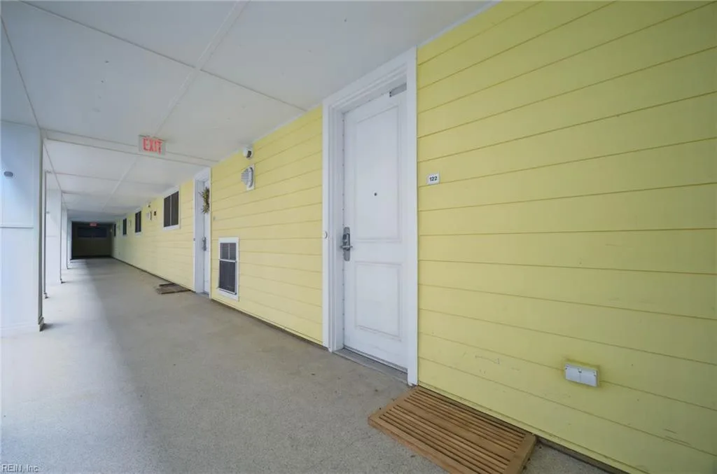 3738 Sandpiper RD #122B, VIRGINIA BEACH VA 23456 - Photo 3