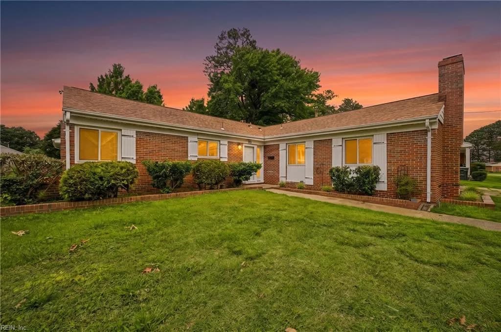 611 Charlton DR, HAMPTON VA 23666 - Photo 2