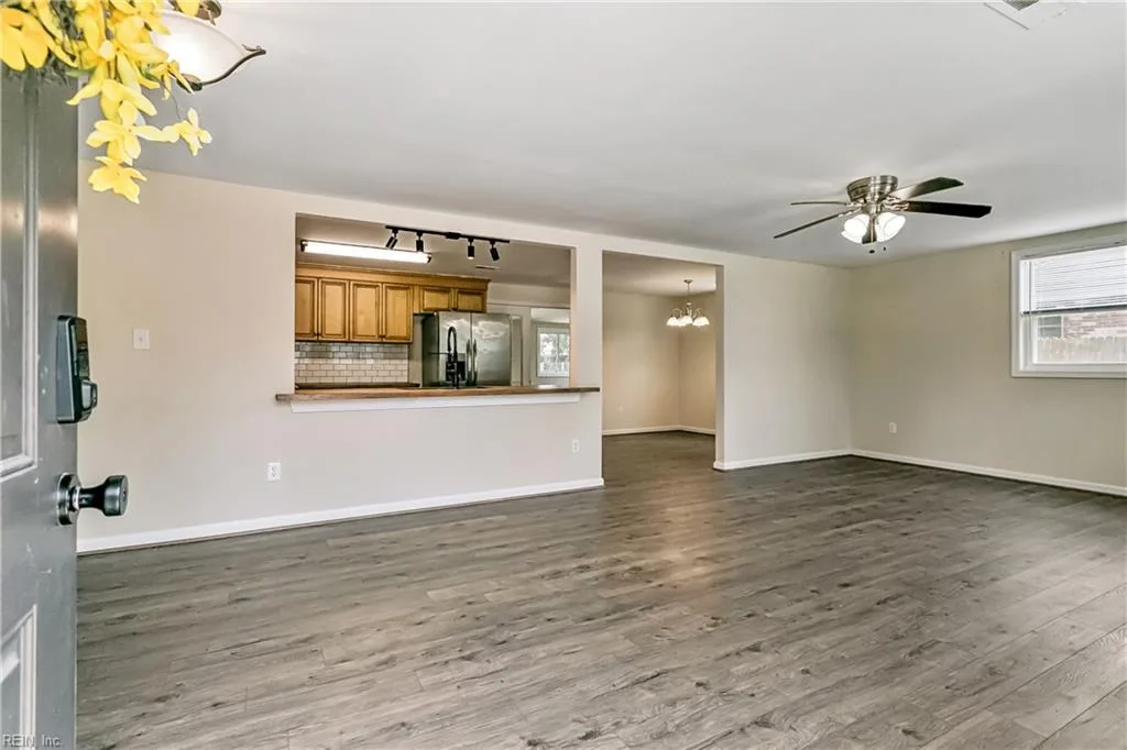 2022 Winfree RD, HAMPTON VA 23663 - Photo 5