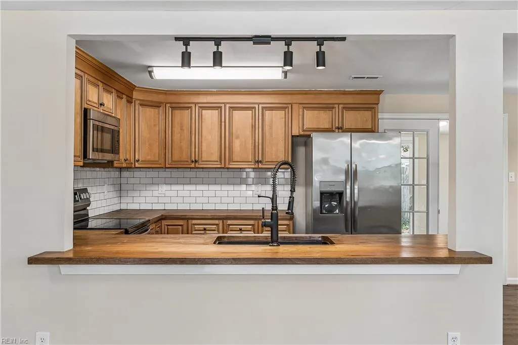 2022 Winfree RD, HAMPTON VA 23663 thumb 10