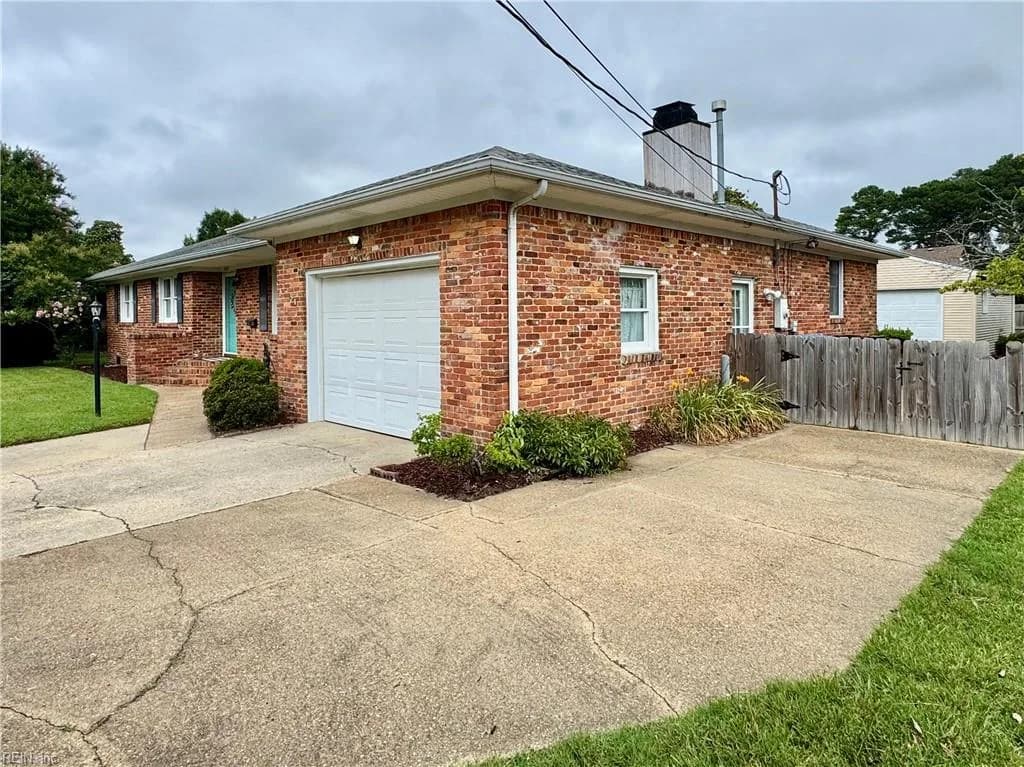 4652 Miles Standish RD, VIRGINIA BEACH VA 23455 - Photo 4