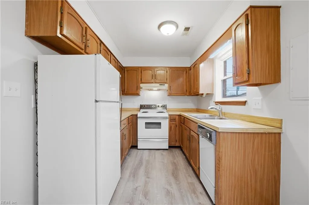 840 W Ocean View AVE, NORFOLK VA 23503 thumb 10