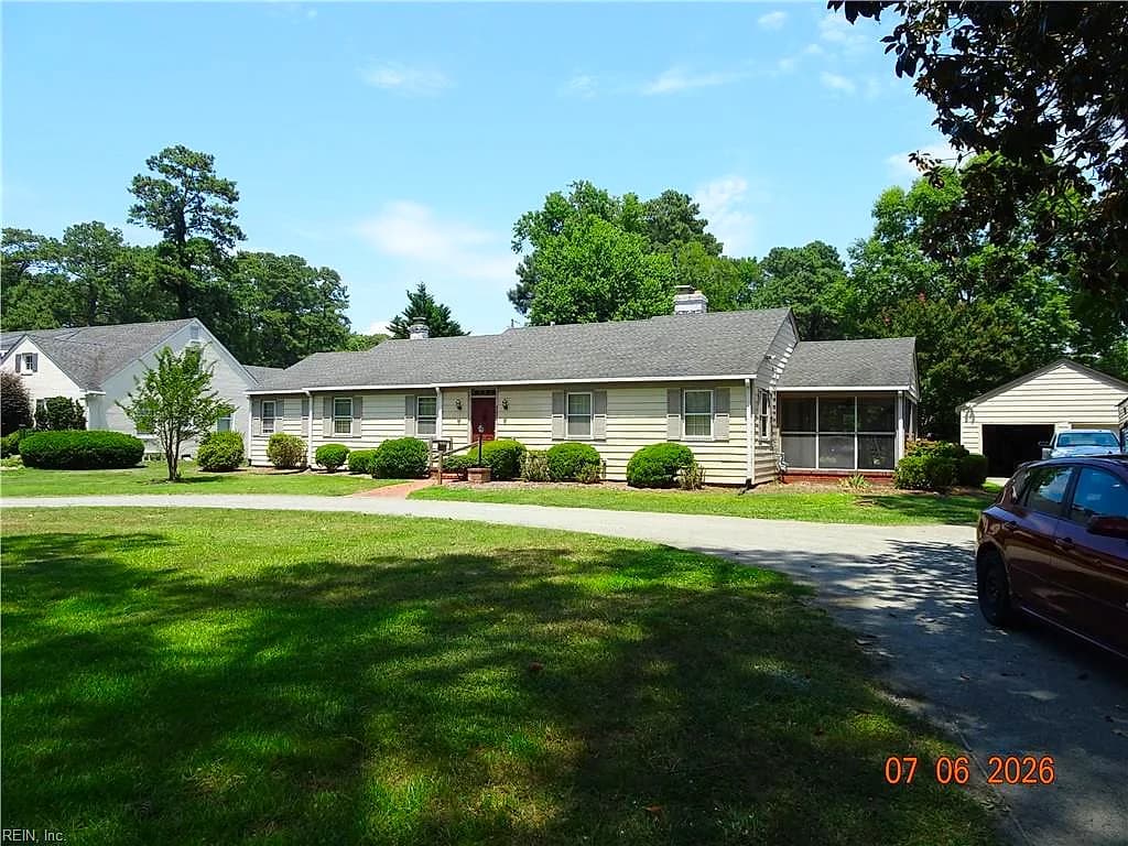 302 Riverside DR, NEWPORT NEWS VA 23606 - Main photo