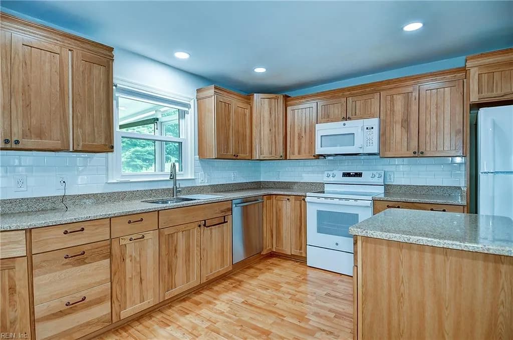 858 Waters RD, CHESAPEAKE VA 23322 thumb 12