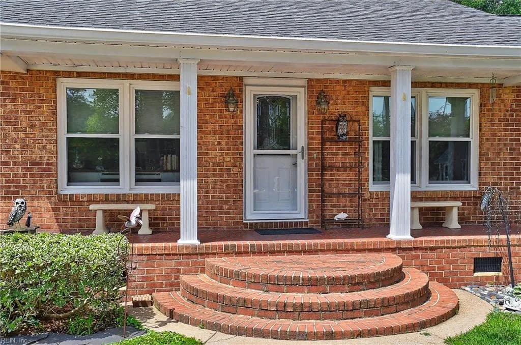 858 Waters RD, CHESAPEAKE VA 23322 - Photo 4