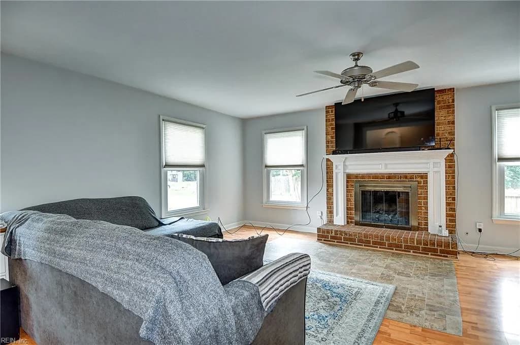 858 Waters RD, CHESAPEAKE VA 23322 thumb 8