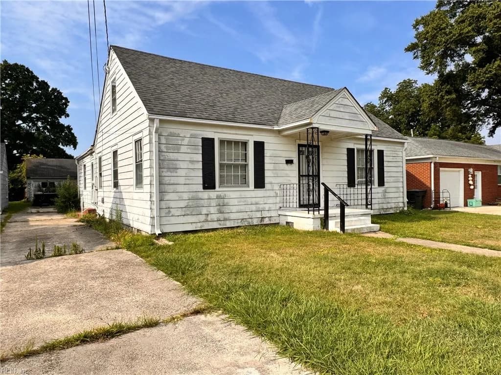 124 Chichester AVE, HAMPTON VA 23669 - Photo 4