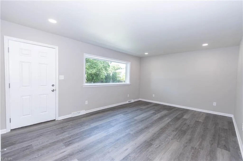 724 Lucas Creek RD, NEWPORT NEWS VA 23602 - Photo 5