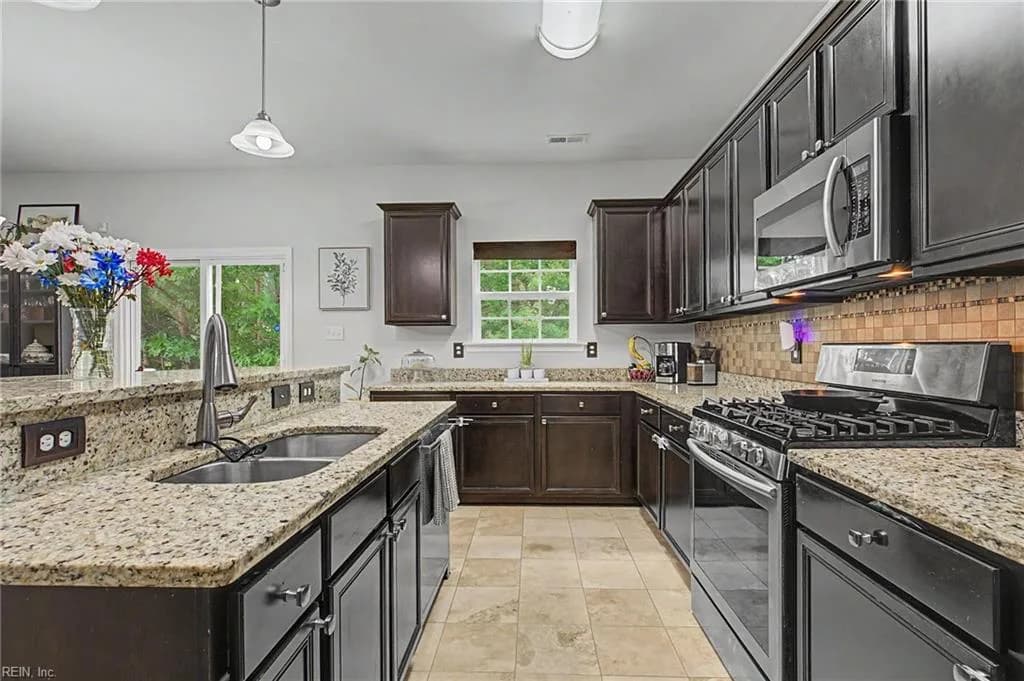 303 Cheeseman RD, WILLIAMSBURG VA 23185 - Photo 5