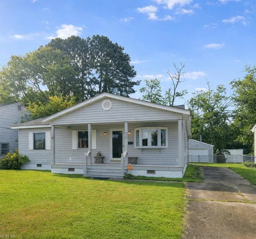 833 Thames DR, HAMPTON VA 23666 - Main photo