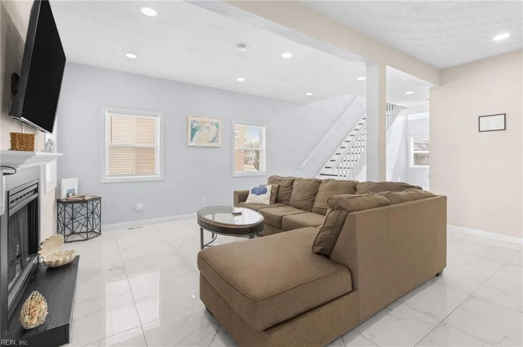 1270 W Ocean View AVE, NORFOLK VA 23503 thumb 12