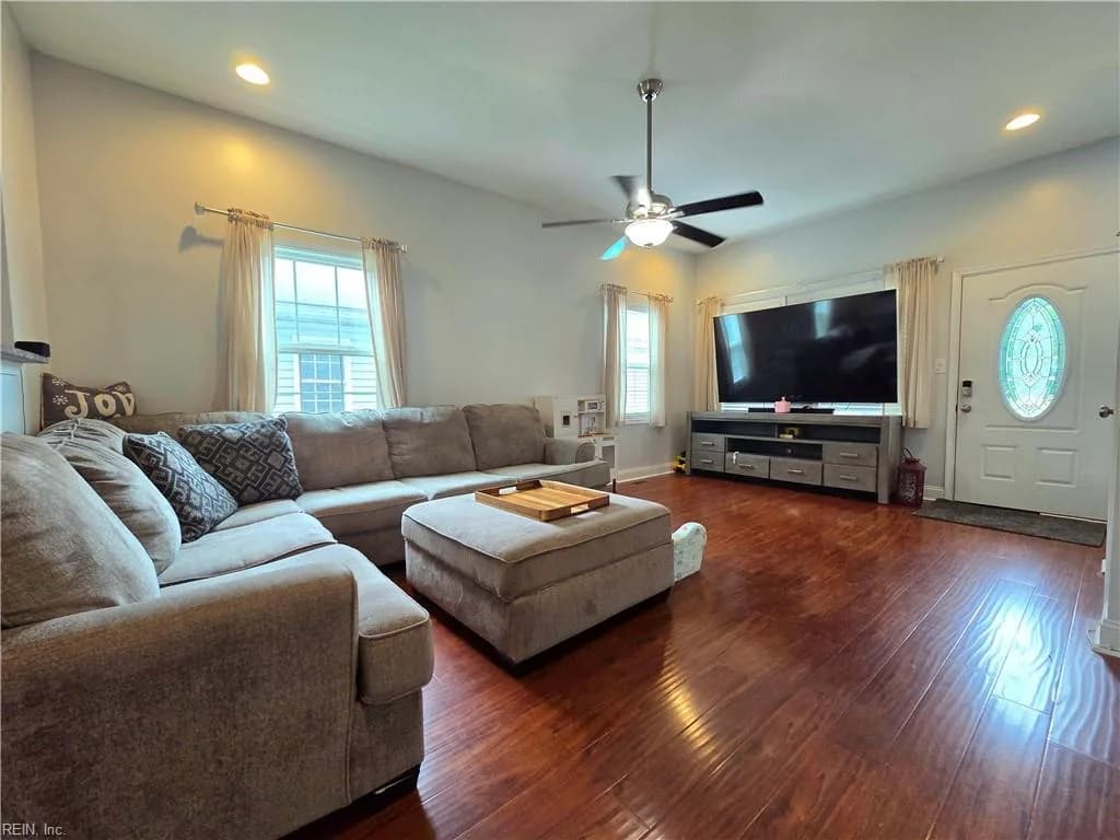 24 Moss AVE, HAMPTON VA 23669 - Photo 3
