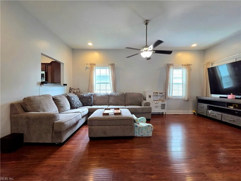 24 Moss AVE, HAMPTON VA 23669 - Photo 4