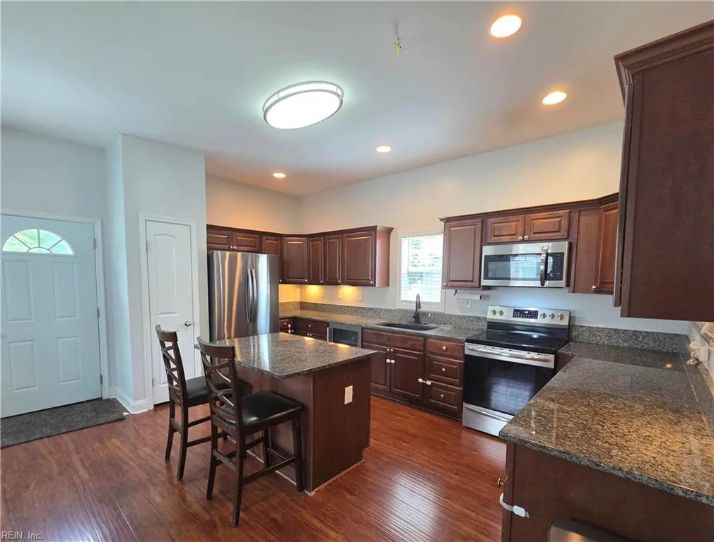 24 Moss AVE, HAMPTON VA 23669 thumb 6