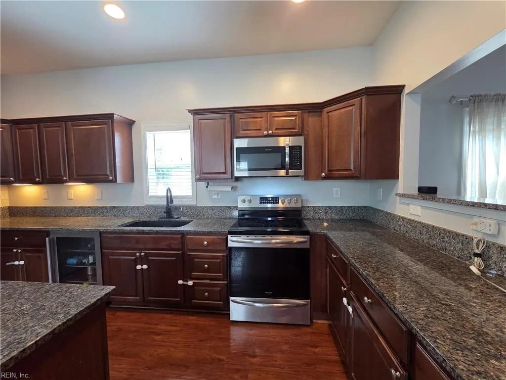 24 Moss AVE, HAMPTON VA 23669 thumb 8