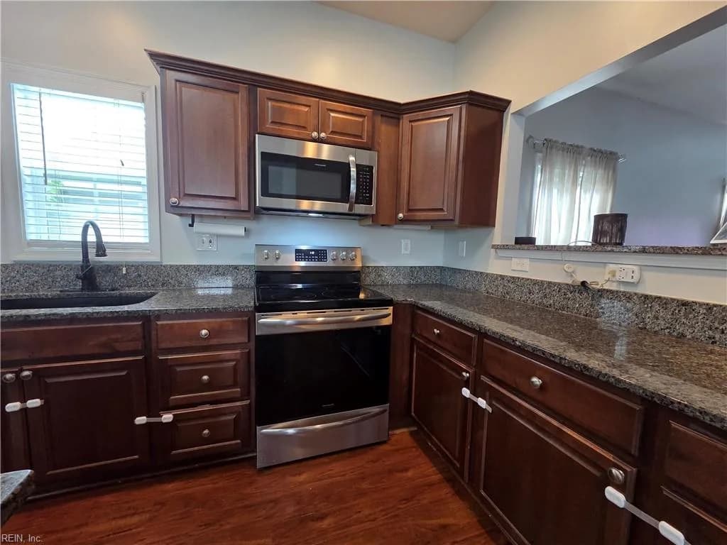24 Moss AVE, HAMPTON VA 23669 thumb 9