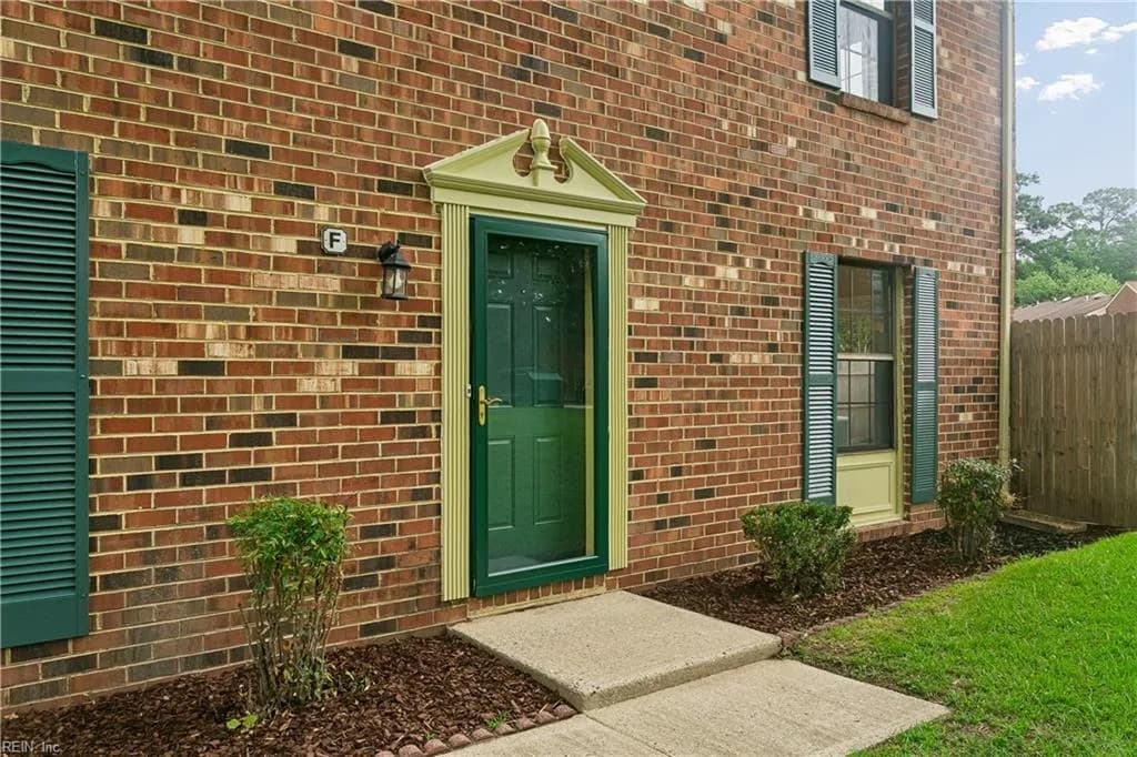 359 Deputy LN #F, NEWPORTNEWS VA 23608 - Photo 3