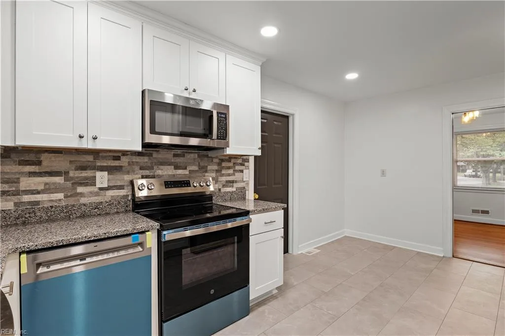 6343 Glenoak DR, NORFOLK VA 23513 thumb 9
