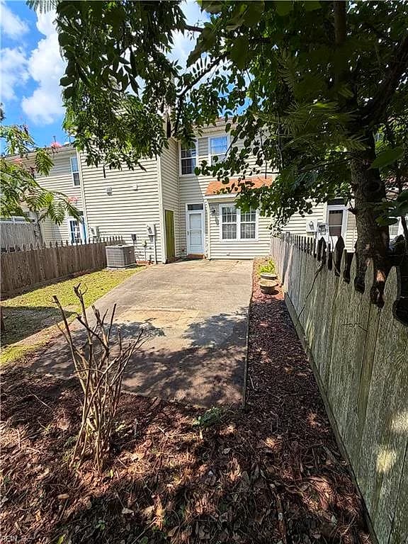 709 Montrose CT, CHESAPEAKE VA 23320 - Photo 4