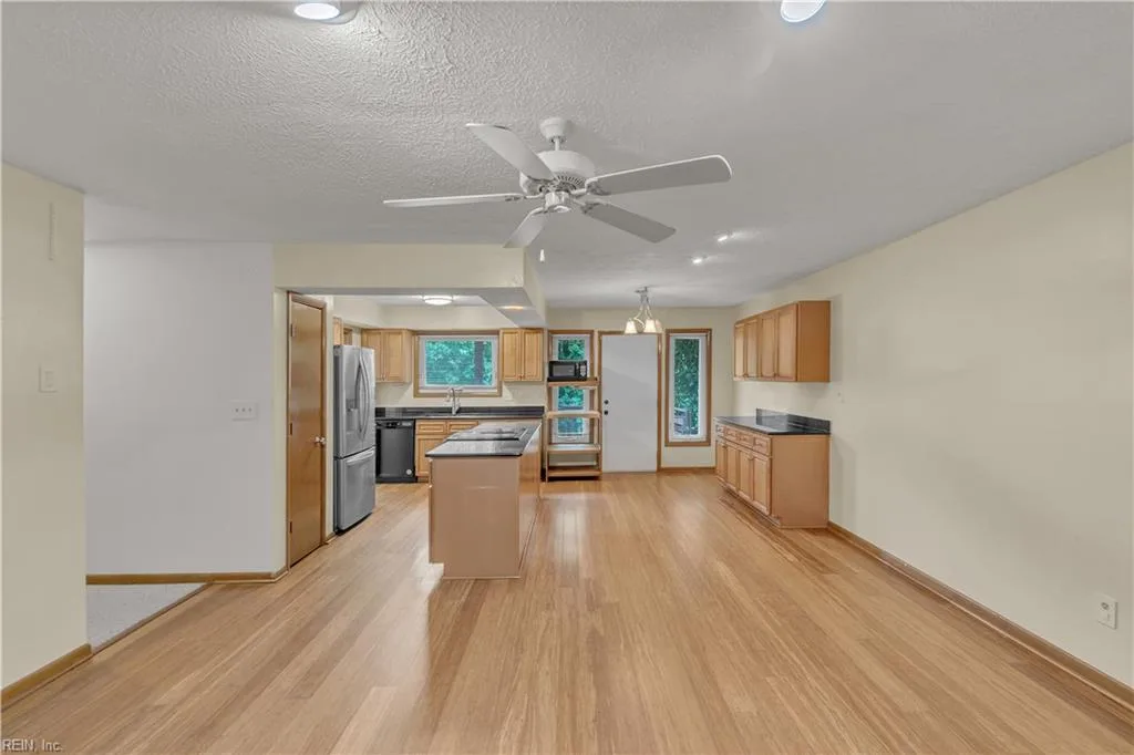 206 Woodburn DR, HAMPTON VA 23664 thumb 7