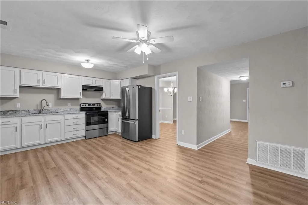 811 S Grosvenor CT, VIRGINIA BEACH VA 23462 - Photo 5