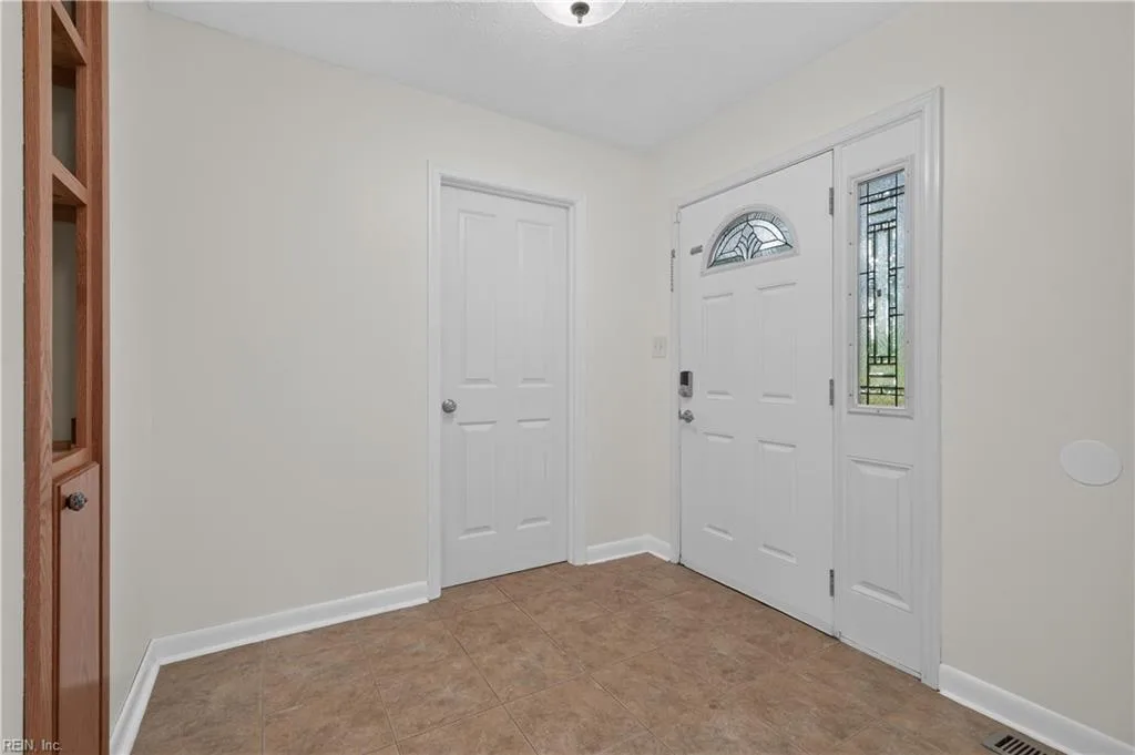 905 Shillelagh RD, CHESAPEAKE VA 23323 - Photo 4