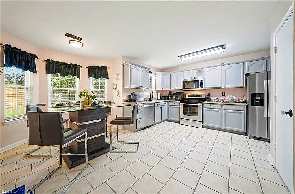 9 Centre Port CIR, PORTSMOUTH VA 23703 thumb 11