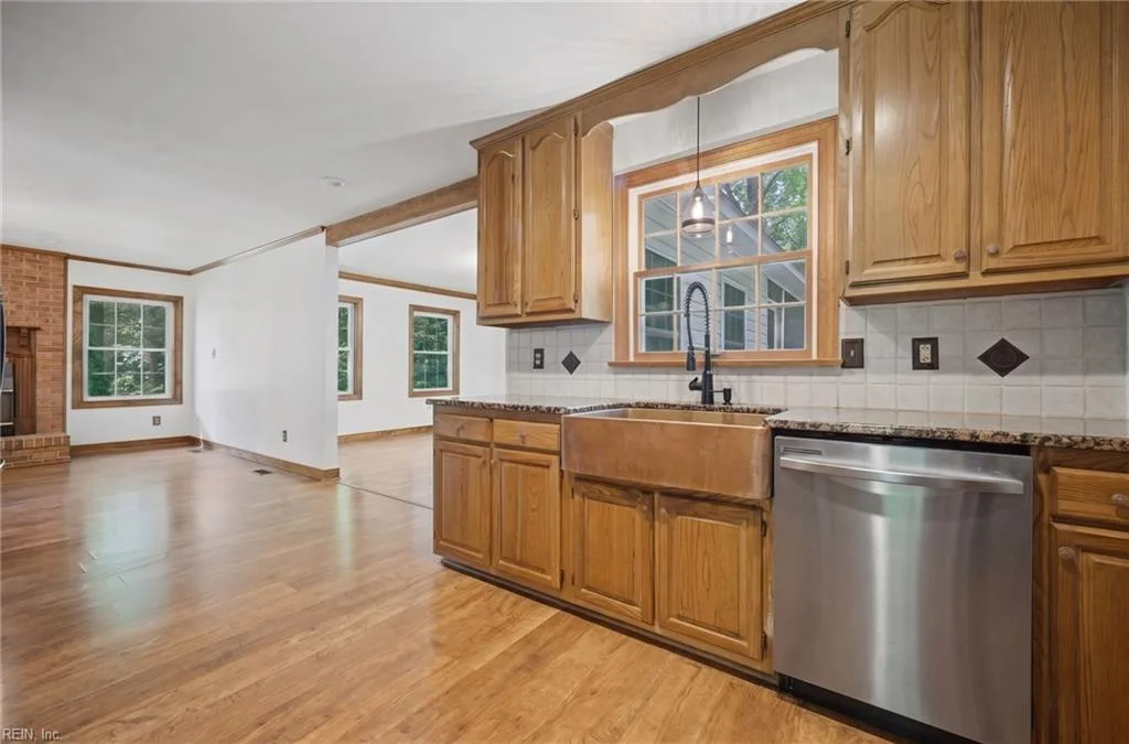 6657 Branch RD, HAYES VA 23072 - Photo 5
