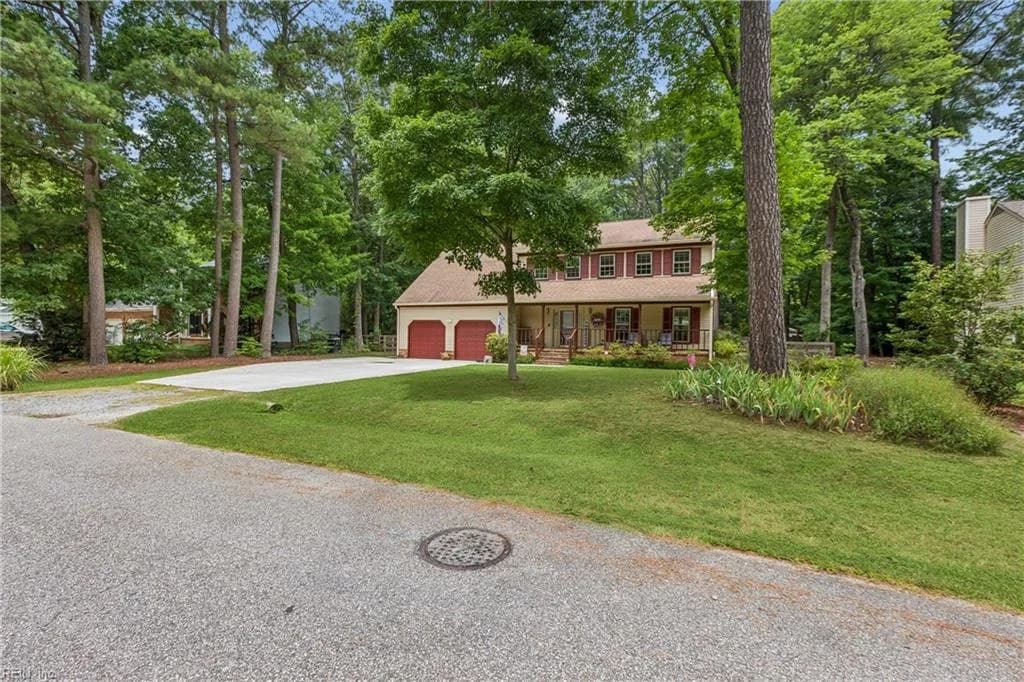 102 Edgewood CT, YORKTOWN VA 23692 - Photo 3