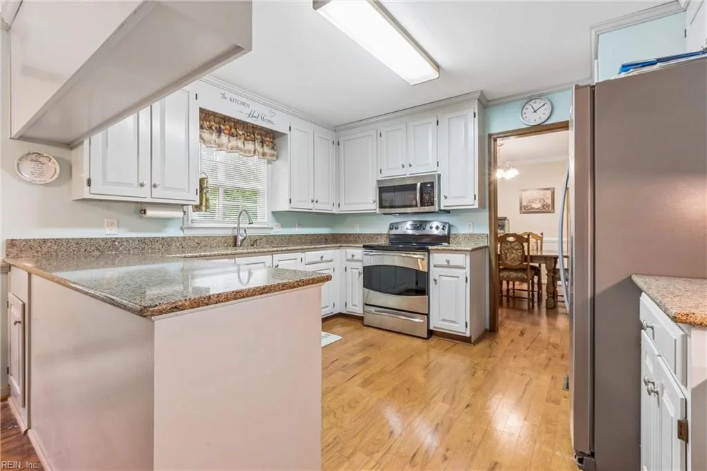 102 Edgewood CT, YORKTOWN VA 23692 thumb 10