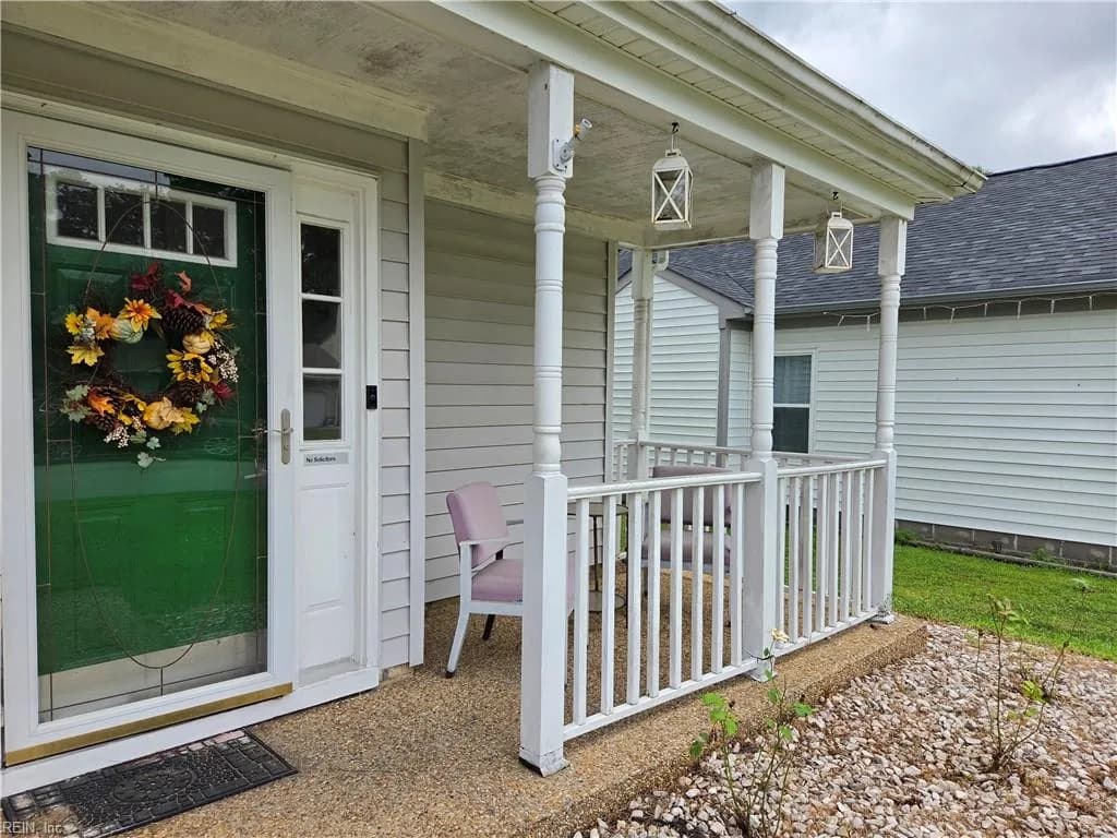 942 Lowry PL, NEWPORT NEWS VA 23608 - Photo 4