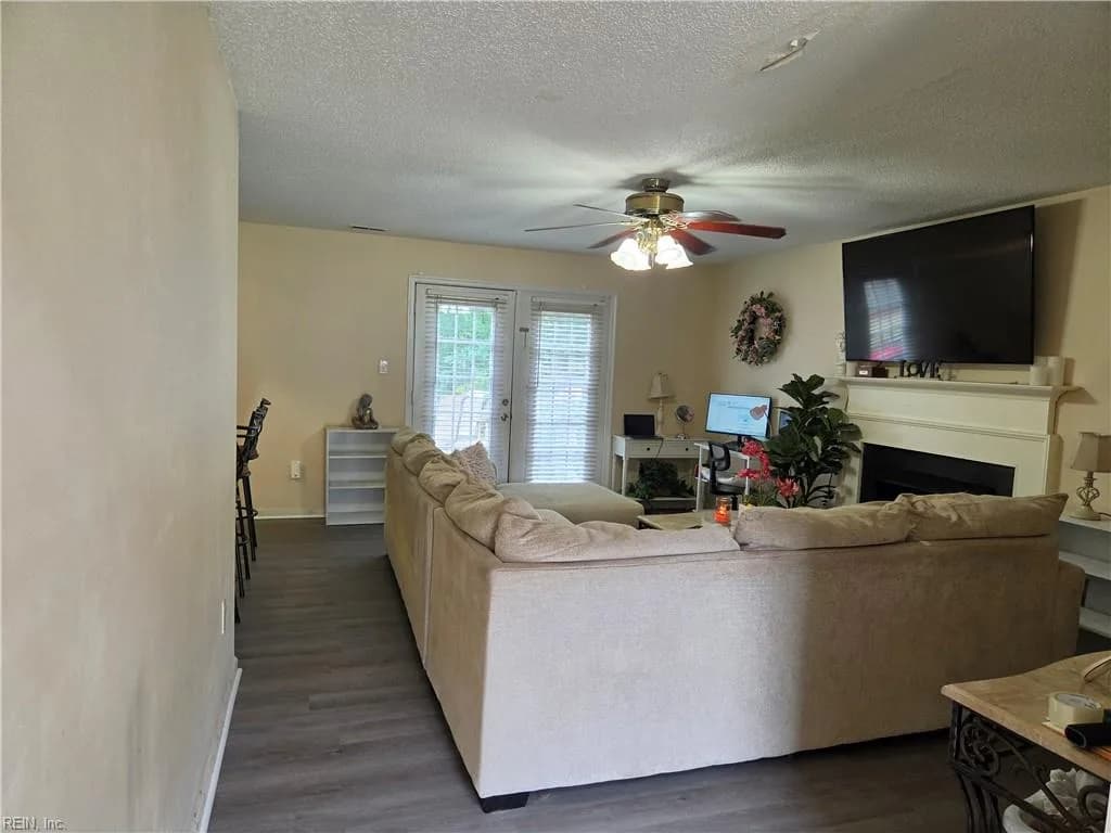 942 Lowry PL, NEWPORT NEWS VA 23608 - Photo 5