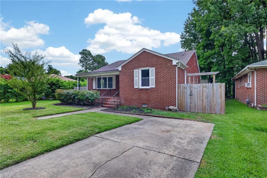609 Crystal AVE, CHESAPEAKE VA 23324 - Photo 3