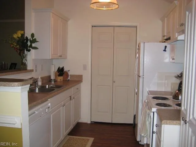 2409 Old Greenbrier RD, CHESAPEAKE VA 23325 thumb 6