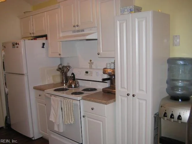 2409 Old Greenbrier RD, CHESAPEAKE VA 23325 thumb 7
