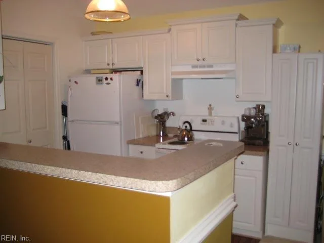 2409 Old Greenbrier RD, CHESAPEAKE VA 23325 thumb 8