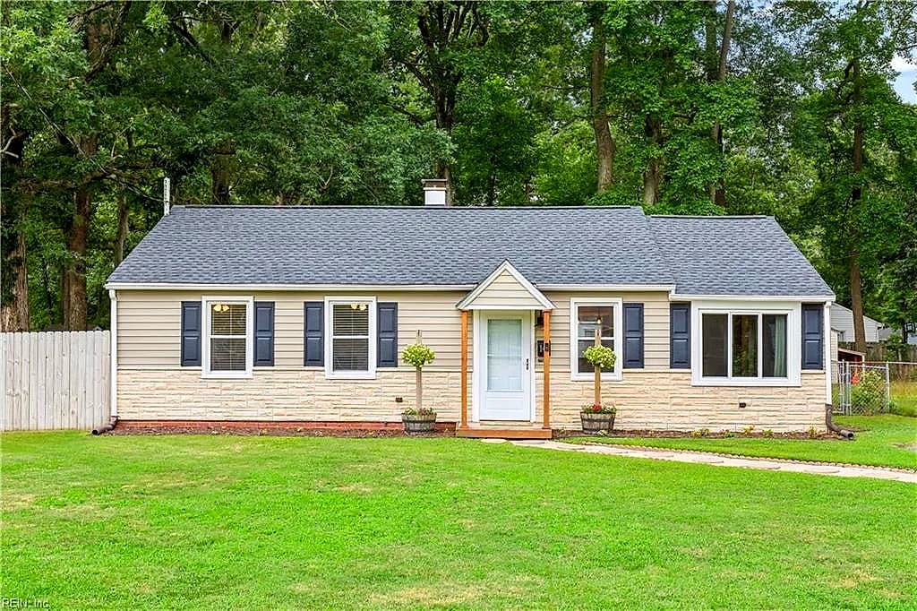 140 Glenwood RD, HAMPTON VA 23669 - Photo 2
