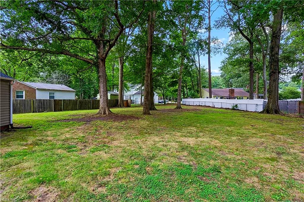 140 Glenwood RD, HAMPTON VA 23669 - Photo 3