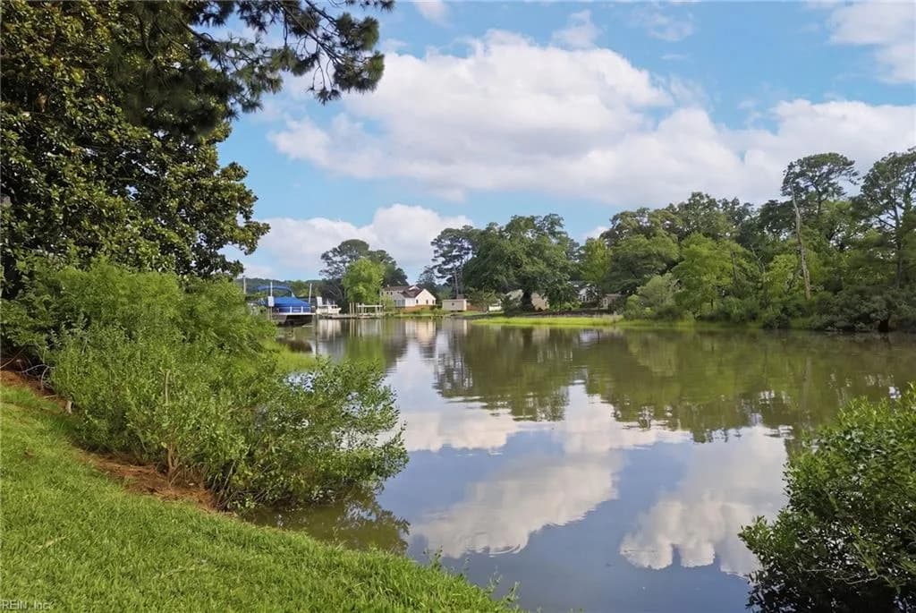231 S Blake RD, NORFOLK VA 23505 - Photo 2
