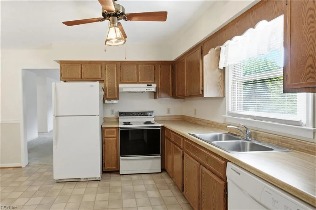 3 Perth PL, HAMPTON VA 23669 thumb 7