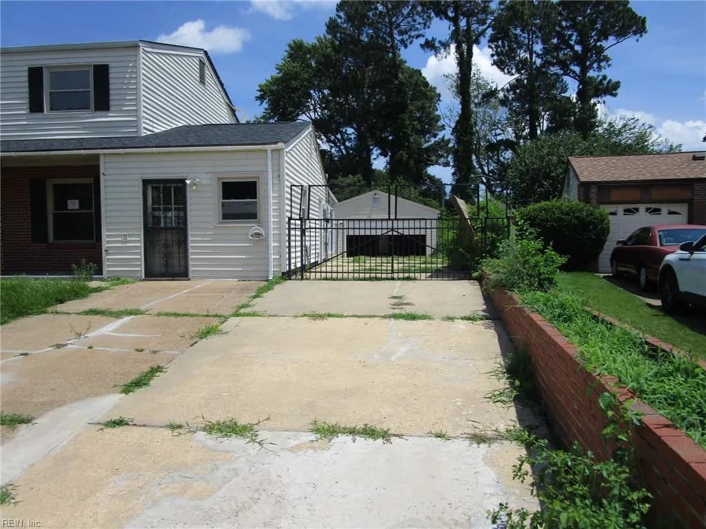 72 Banister DR, HAMPTON VA 23666 - Photo 4