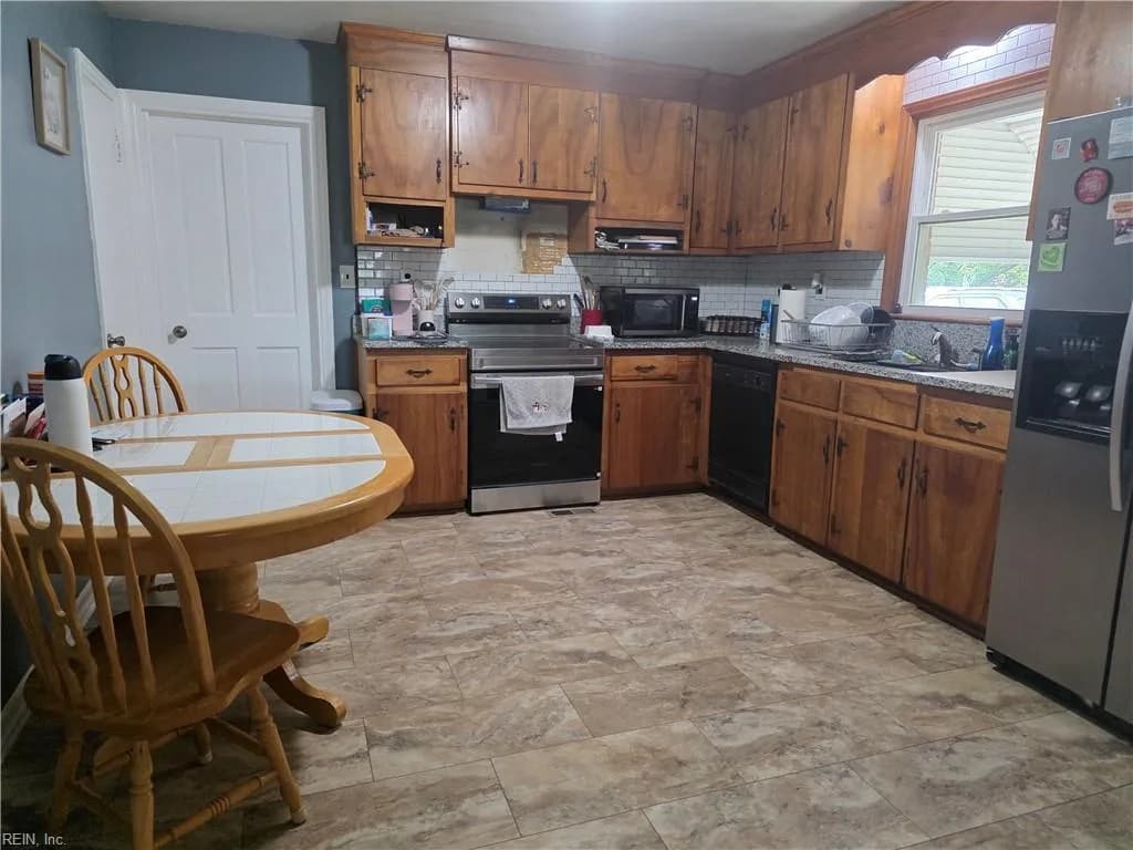 1230 Myrtle Ave AVE, CHESAPEAKE VA 23325 - Photo 4