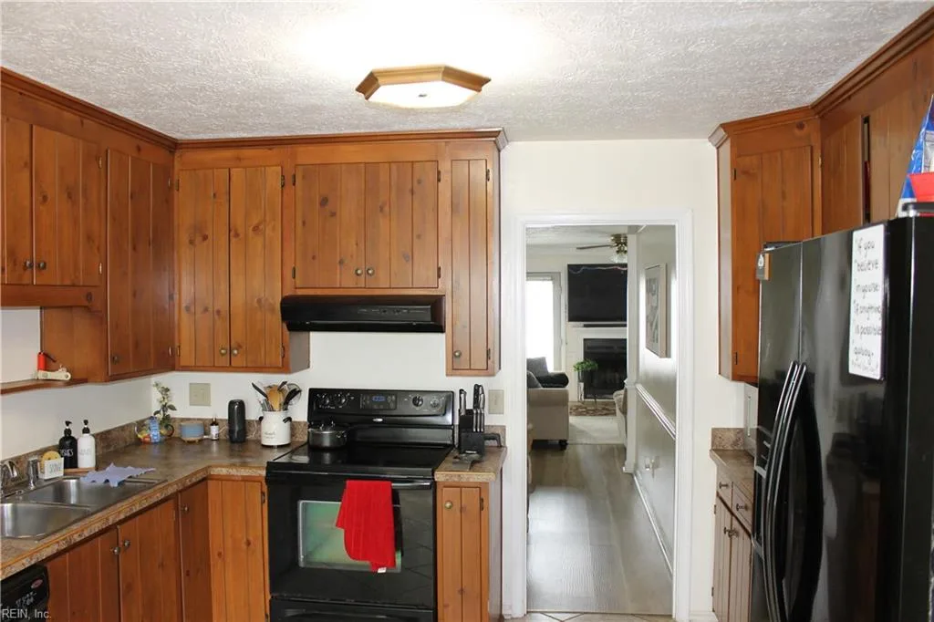 1113 Palmerton DR, NEWPORT NEWS VA 23602 - Photo 3