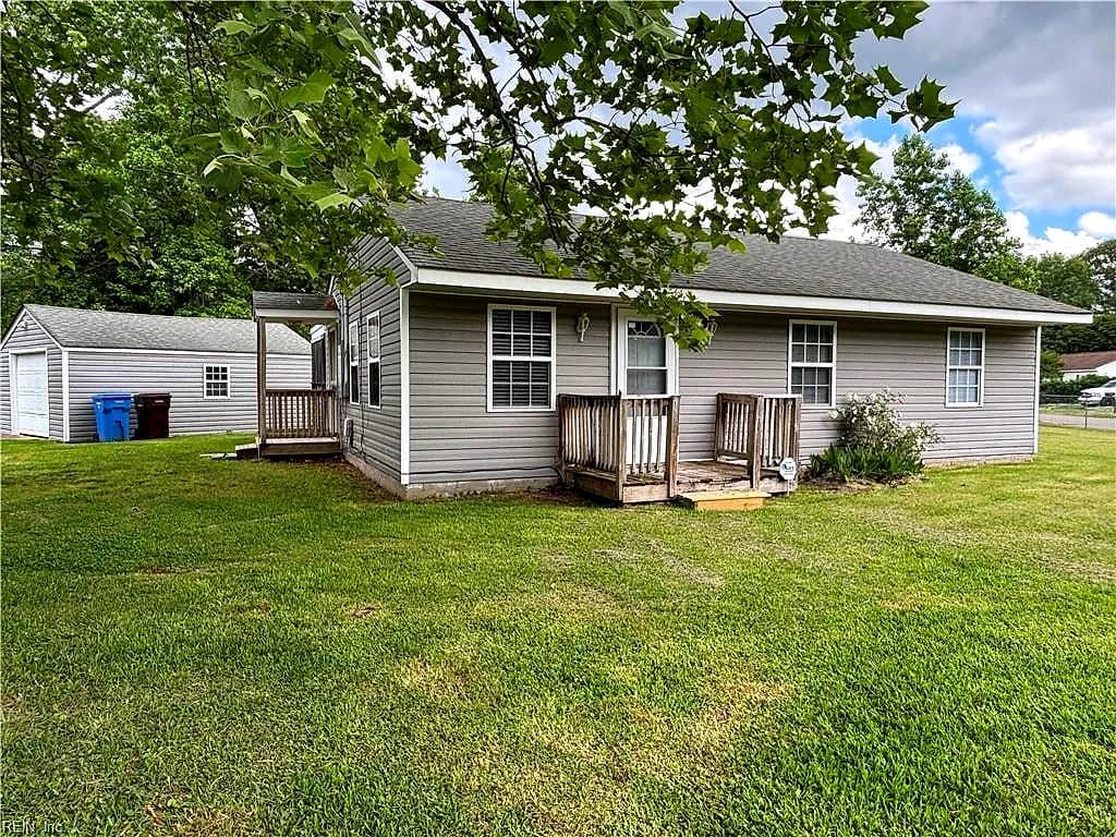 2514 Livesay RD, CHESAPEAKE VA 23323 - Photo 2