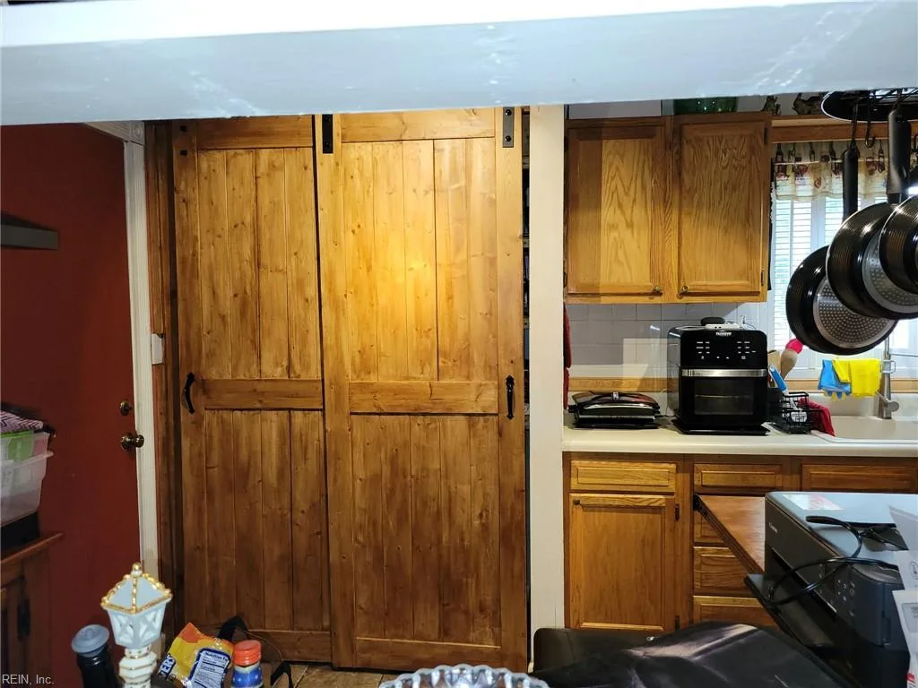 3307 W Weaver RD W, HAMPTON VA 23666 thumb 9