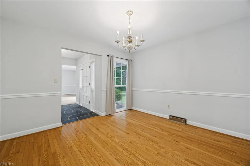 404 W Woodland DR, YORKTOWN VA 23692 thumb 7