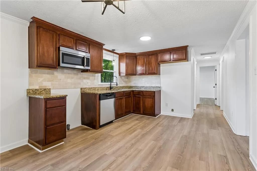2403 Shell RD, HAMPTON VA 23661 thumb 12