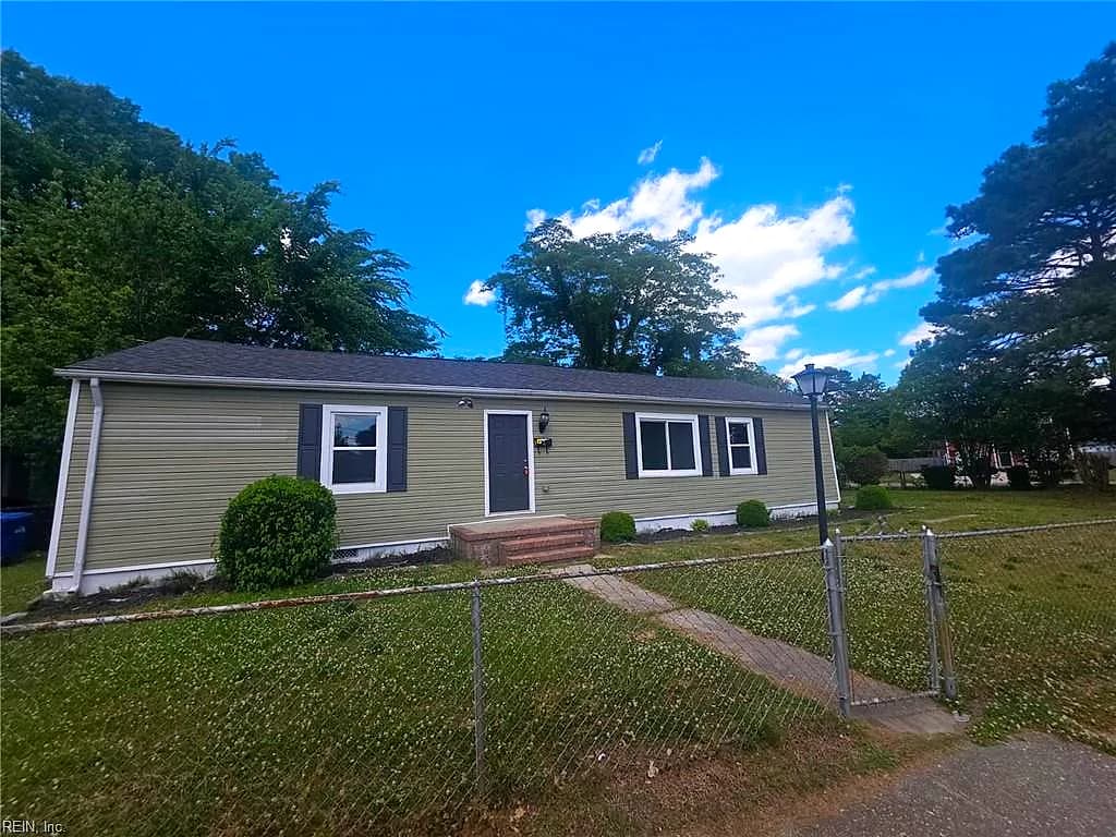2 Carver CIR, PORTSMOUTH VA 23701 - Main photo