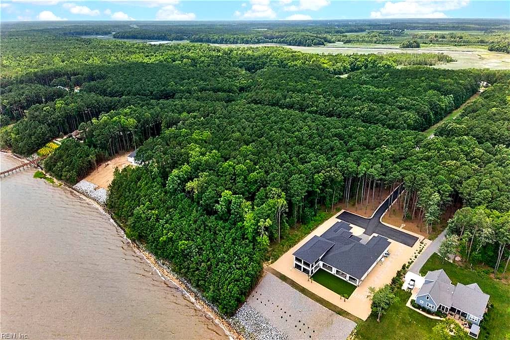 1129 Lawnes Neck DR, SMITHFIELD VA 23430 thumb 9